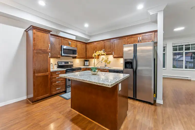 25 14462 61A AVENUE - photo 4 of 33