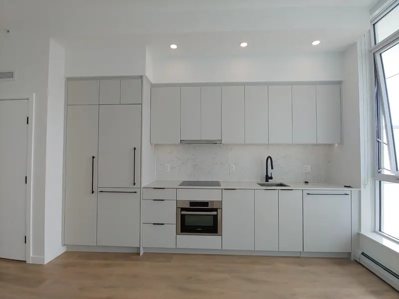 3009 13685 102 AVENUE - photo 1 of 7