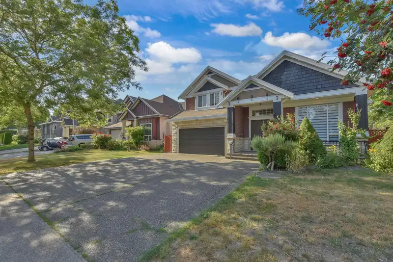 13189 HUNTLEY AVENUE - photo 4 of 40