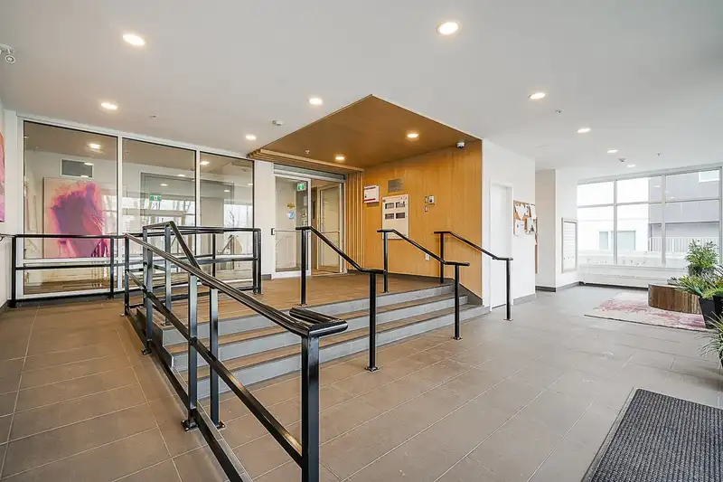 513 13963 105 BOULEVARD - photo 2 of 39