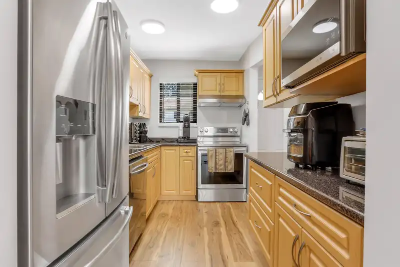 160 13750 67 AVENUE - photo 4 of 21