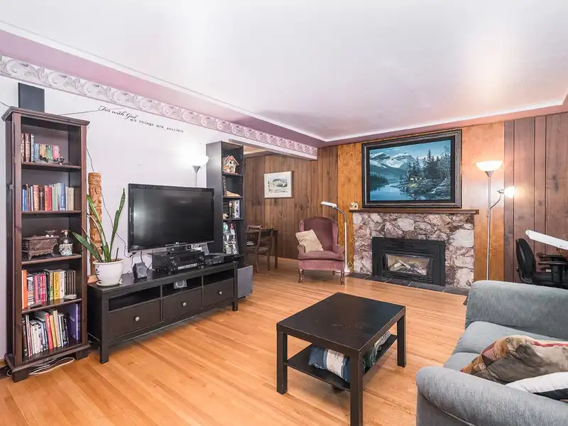 10363 125 STREET - photo 4 of 40