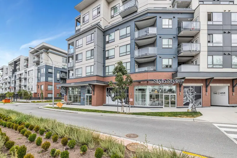 606 7920 206 STREET - photo 2 of 20