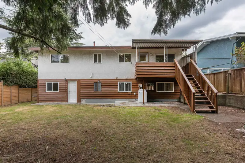 14036 102A AVENUE - photo 2 of 40