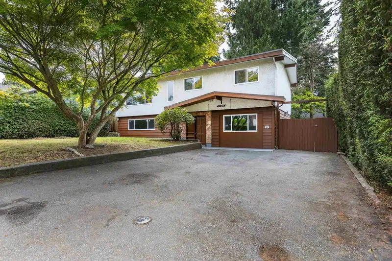 14036 102A AVENUE - photo 4 of 40