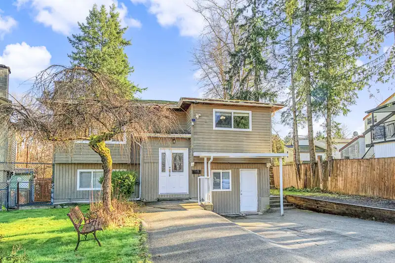 8076 139A STREET - photo 2 of 37