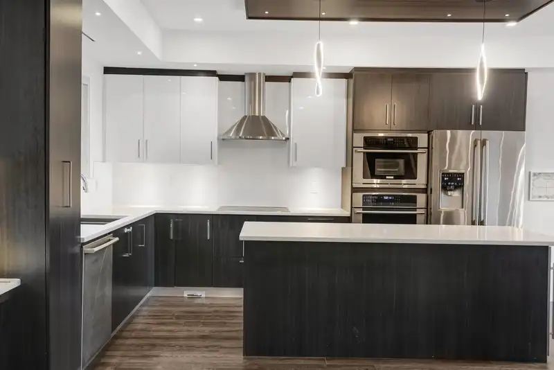 49 15177 60 AVENUE - photo 3 of 14