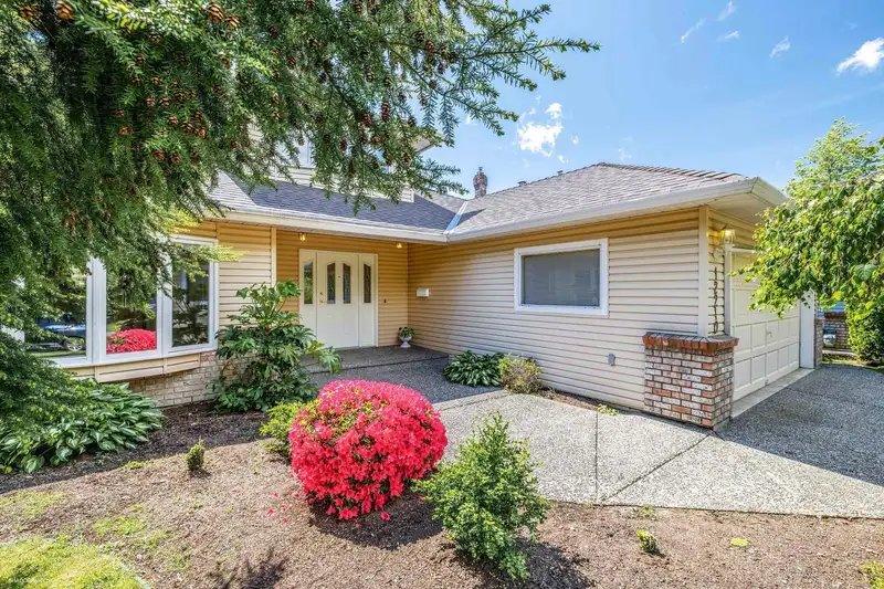 12210 PARKTREE CRESCENT - photo 2 of 31