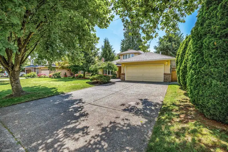 12210 PARKTREE CRESCENT - photo 3 of 31