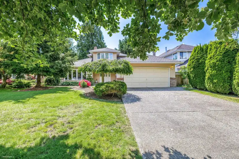 12210 PARKTREE CRESCENT - photo 4 of 31