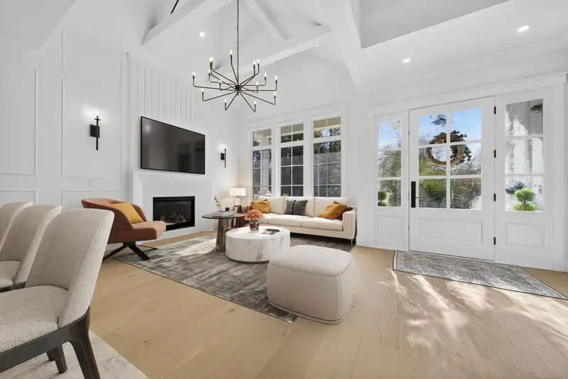 16111 108 AVENUE - photo 3 of 38