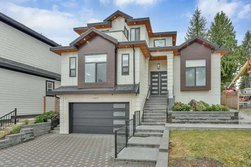14212 114 AVENUE - photo 3 of 40