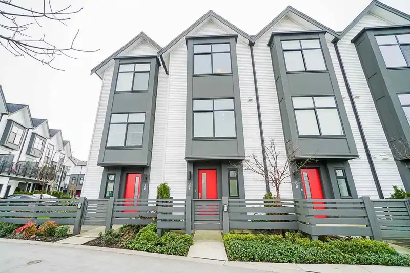 37 17555 57A AVENUE - photo 1 of 30