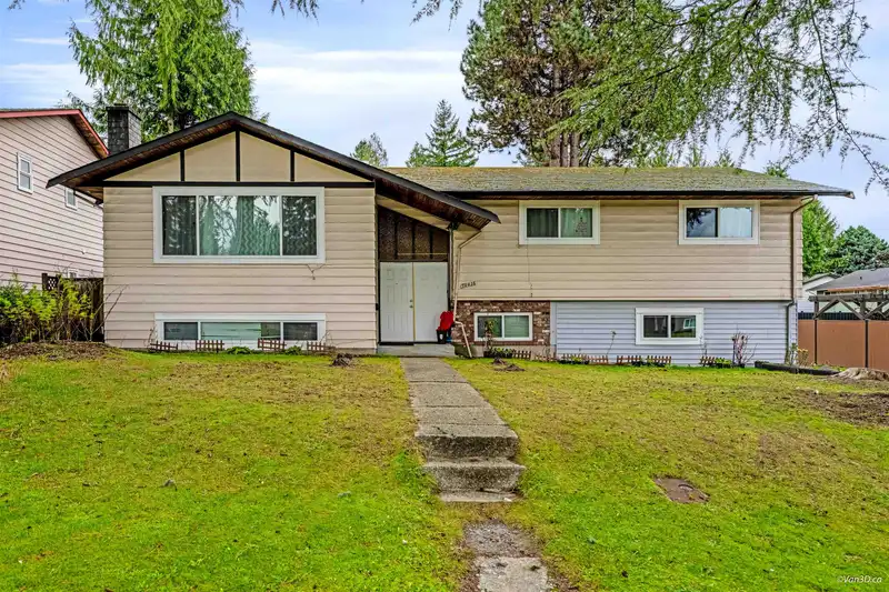 14436 102B AVENUE - photo 2 of 35