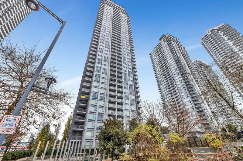 2209 13696 100 AVENUE - photo 1 of 25
