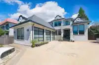 10884 141A STREET - thumbnail 1