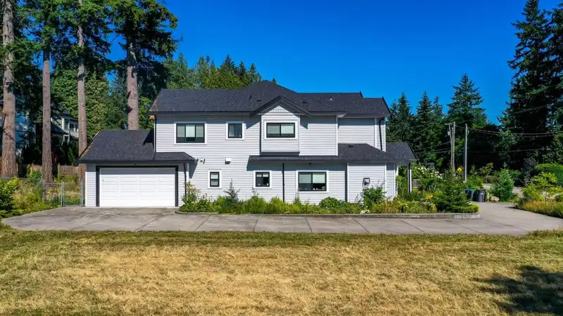 13409 56 AVENUE - photo 4 of 6