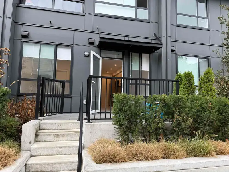 W111 13838 108 AVENUE - photo 3 of 12