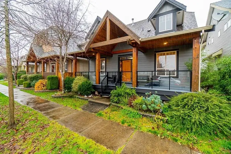 19281 69 AVENUE - photo 2 of 35