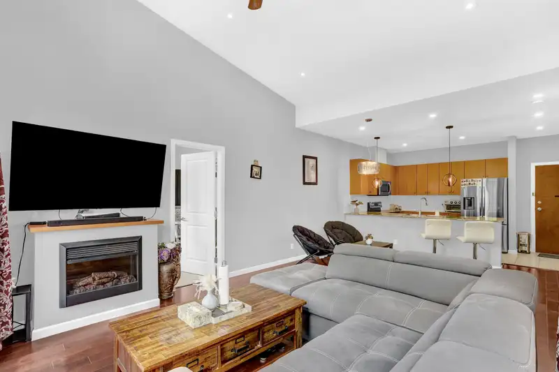 420 15385 101A AVENUE - photo 1 of 26