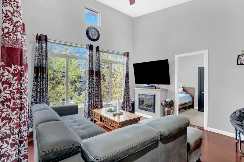 420 15385 101A AVENUE - photo 3 of 26