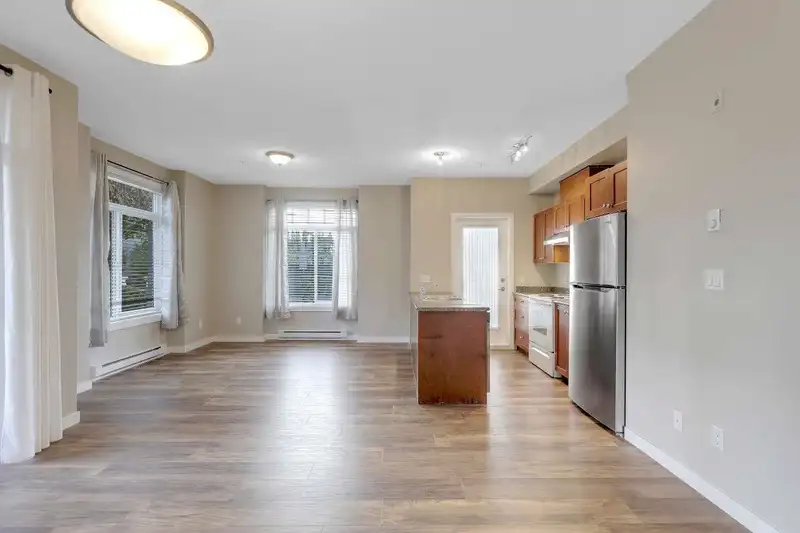 220 13277 108 AVENUE - photo 3 of 25