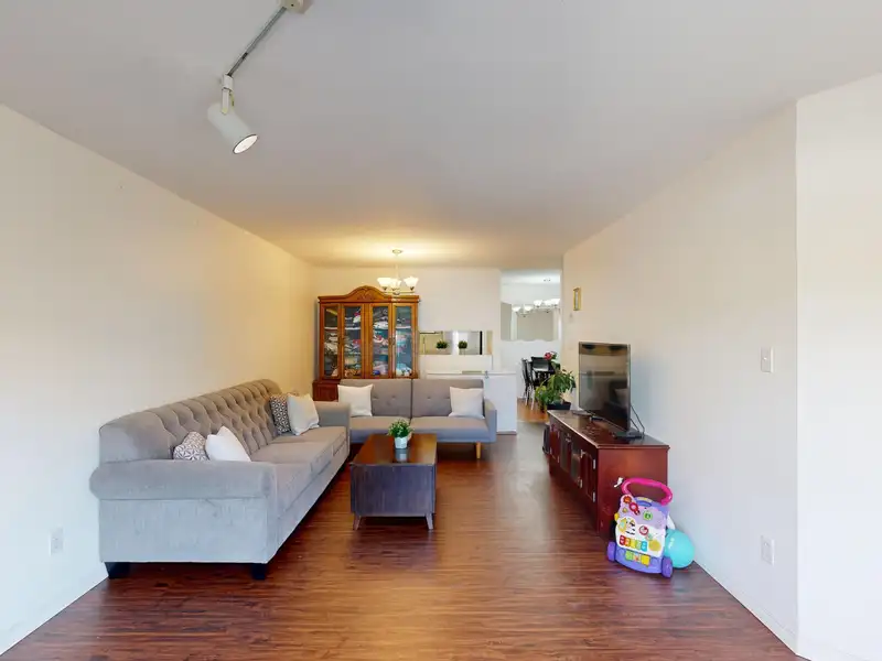 207 9946 151 STREET - photo 4 of 34