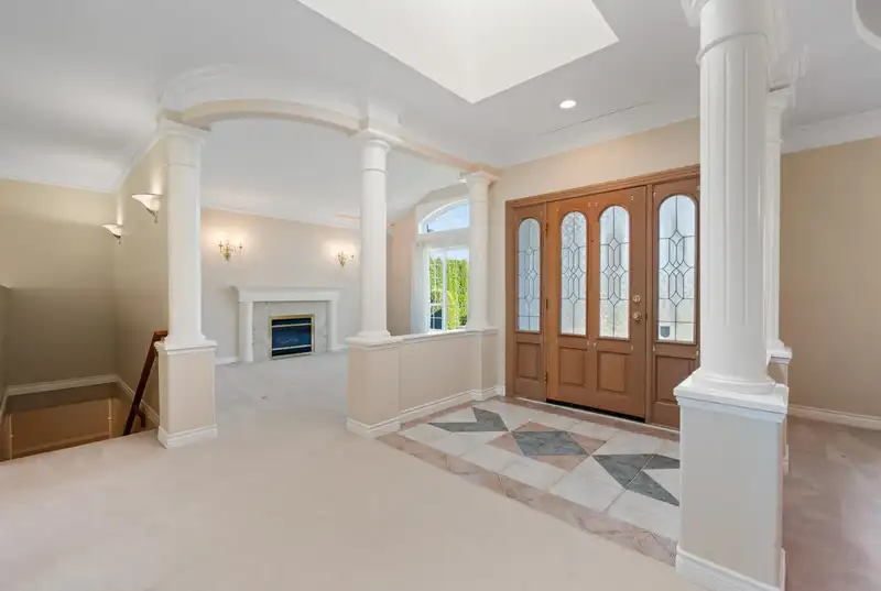 8483 WILDWOOD PLACE - photo 4 of 40