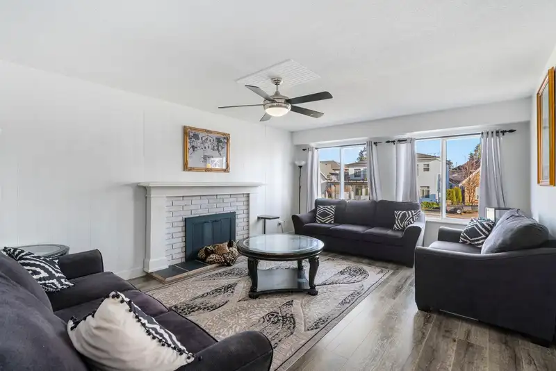 7923 122A STREET - photo 2 of 25