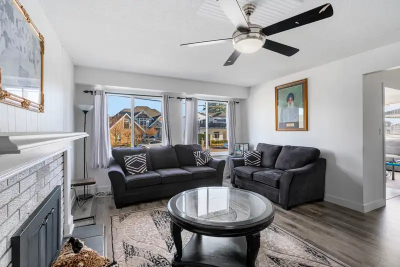 7923 122A STREET - photo 3 of 25