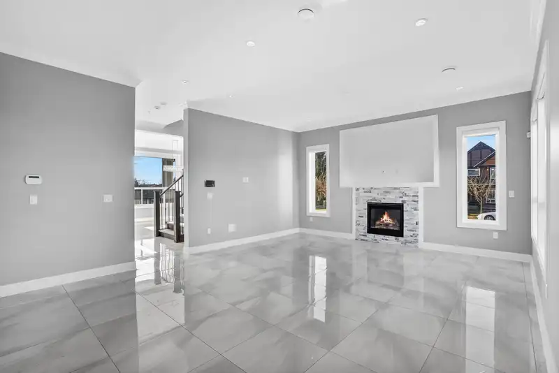 18407 59A AVENUE - photo 4 of 40