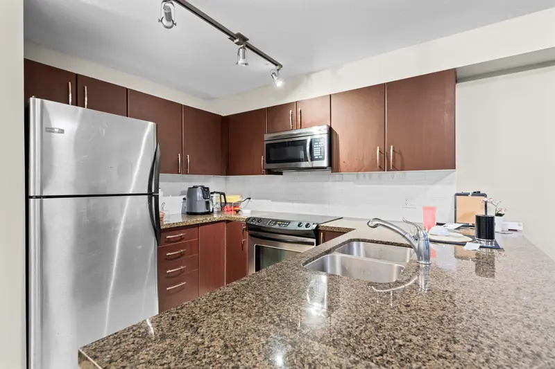 209 7337 MACPHERSON AVENUE - photo 4 of 19