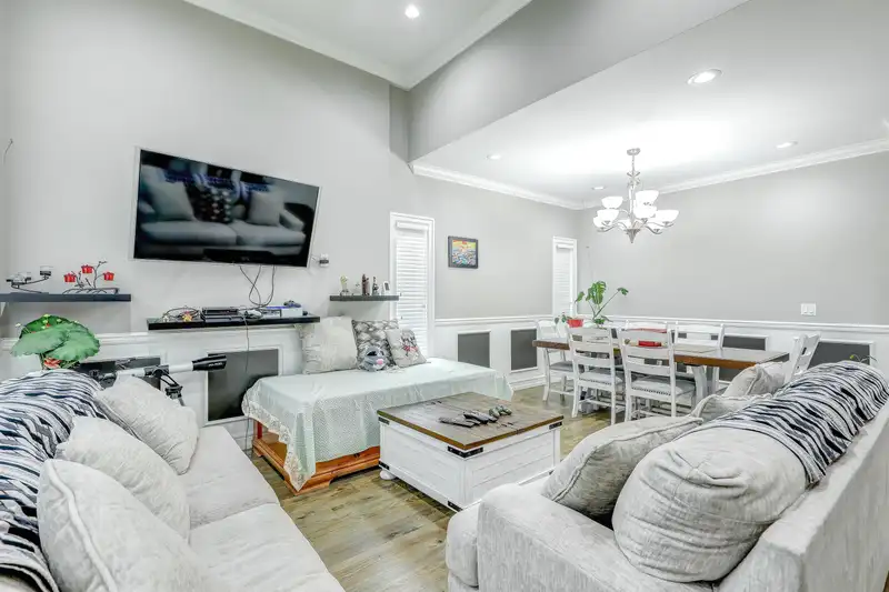14793 67A AVENUE - photo 3 of 25