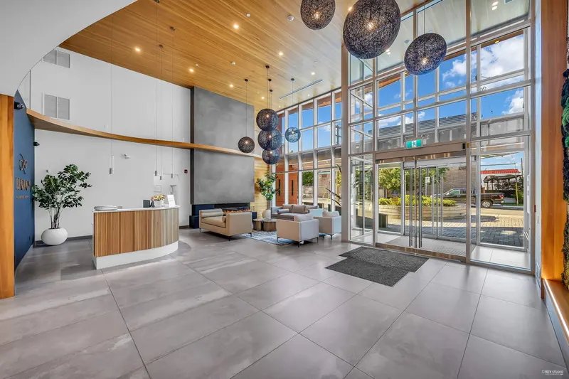 105 20416 PARK AVENUE - photo 1 of 25