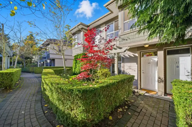 46 15353 100 AVENUE - photo 1 of 36