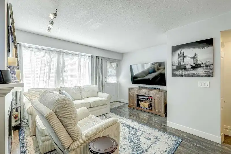57 8775 161 STREET - photo 3 of 38