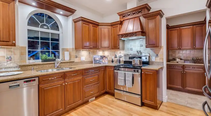 3395 THOMPSON CRESCENT - photo 3 of 13