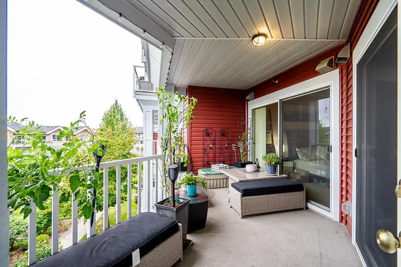301 6480 194 STREET - photo 4 of 32