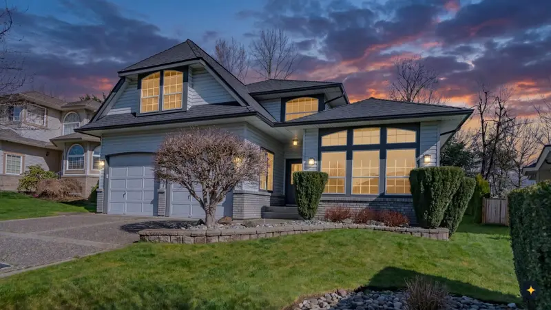 2977 SOUTHERN CRESCENT - photo 2 of 25