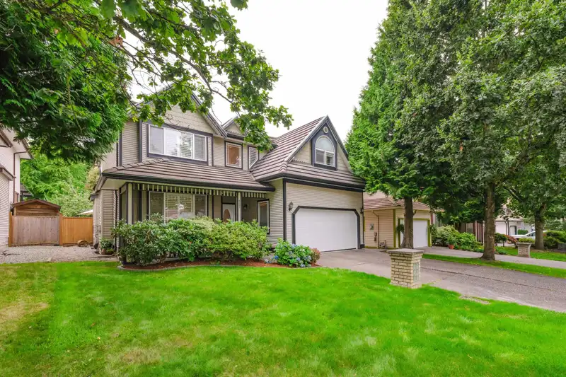 8481 168 STREET - photo 2 of 34