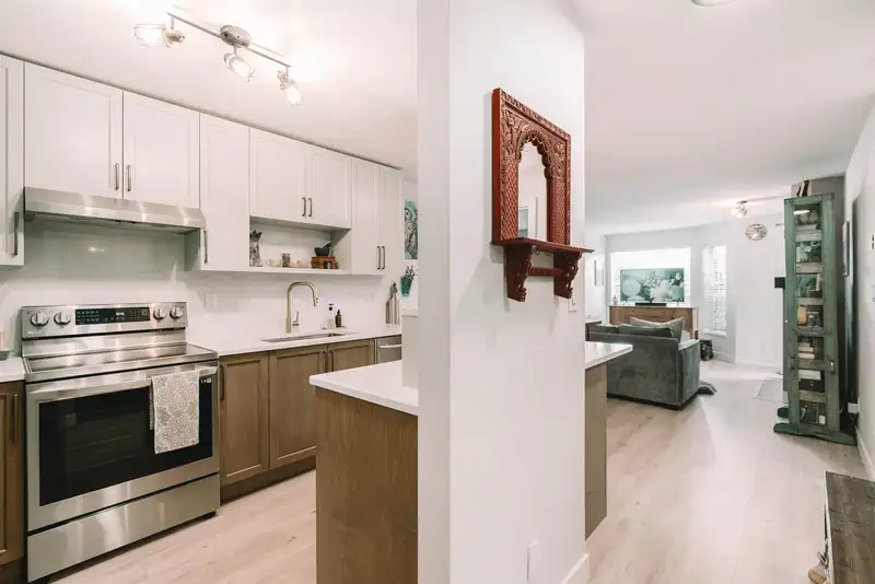 110 15150 108 AVENUE - photo 2 of 40