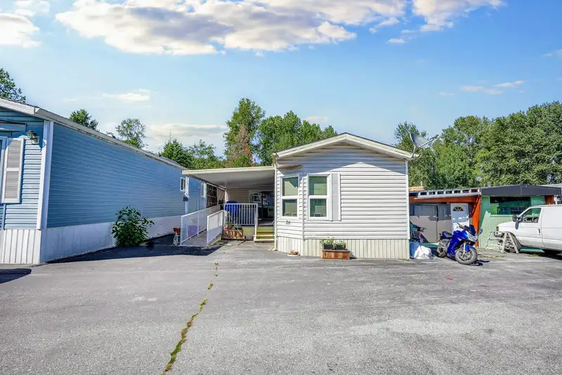 26 8266 KING GEORGE BOULEVARD - photo 2 of 19