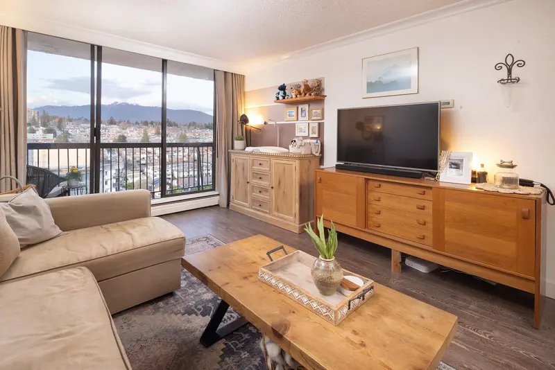 2004 145 ST. GEORGES AVENUE - photo 3 of 20