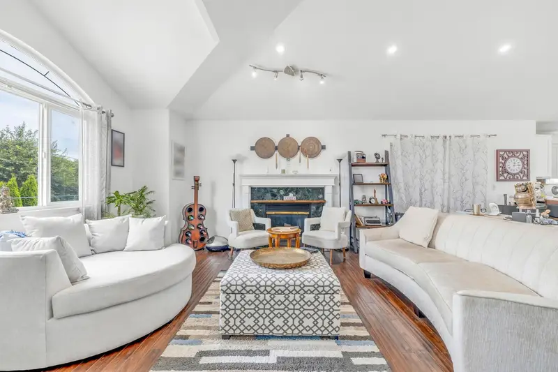 20558 122 AVENUE - photo 3 of 25