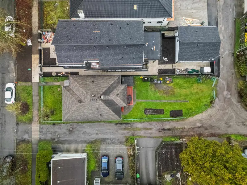 285 E 48TH AVENUE - photo 3 of 25