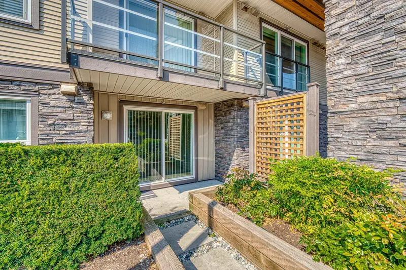 121 30515 CARDINAL AVENUE - photo 2 of 19