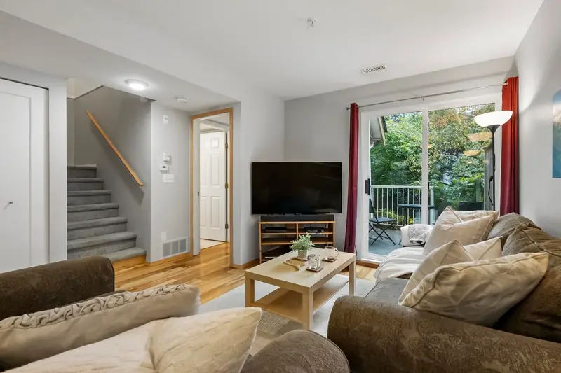 22 20543 96 AVENUE - photo 2 of 25