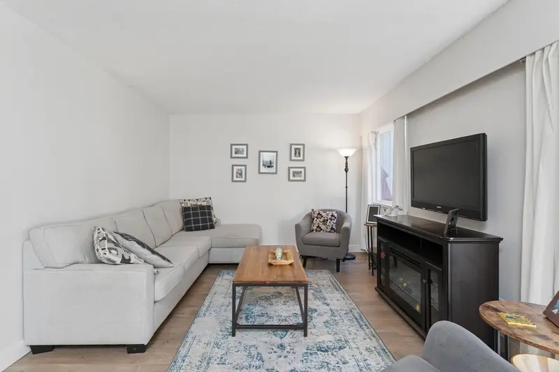 2060 DEEP COVE CRESCENT - photo 3 of 25