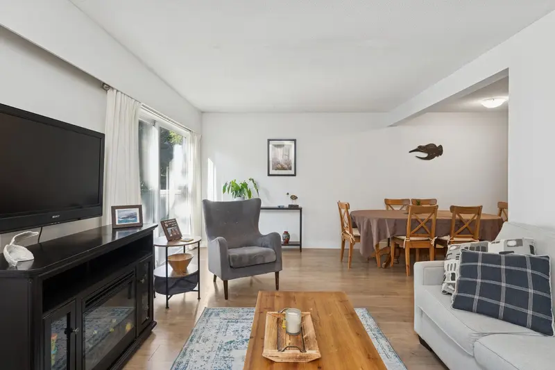 2060 DEEP COVE CRESCENT - photo 4 of 25