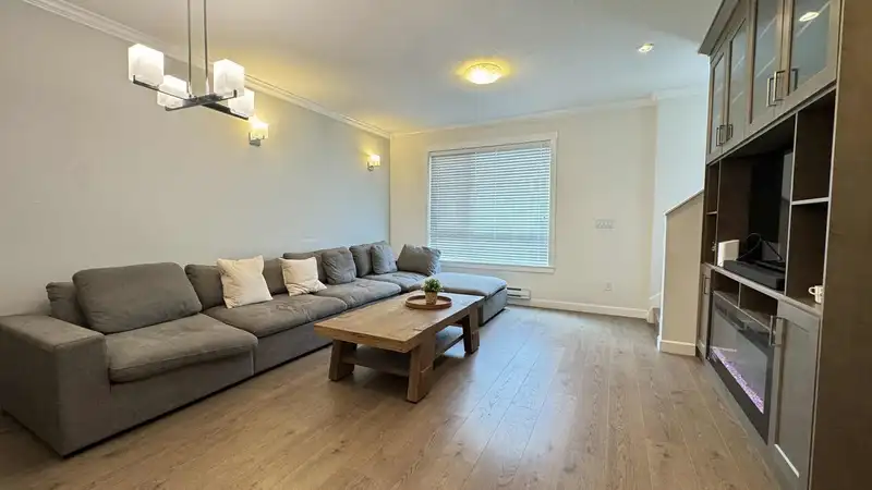 13 16127 87 AVENUE - photo 1 of 25
